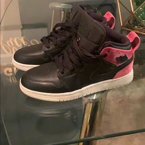 Jordan AJ 1s mid bow